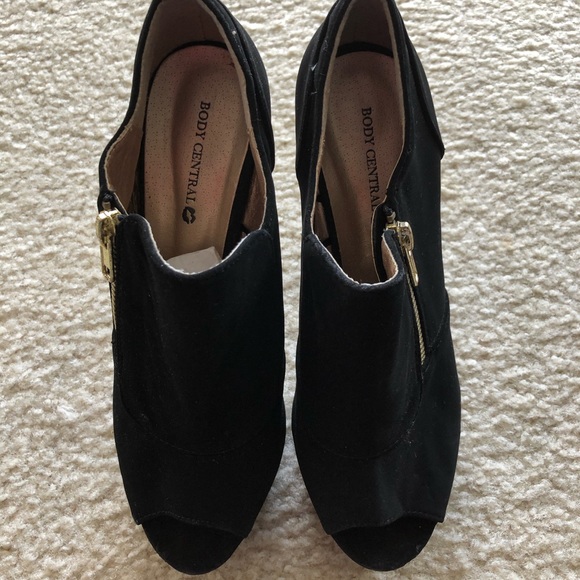 Shoes - Picture 2 of 4